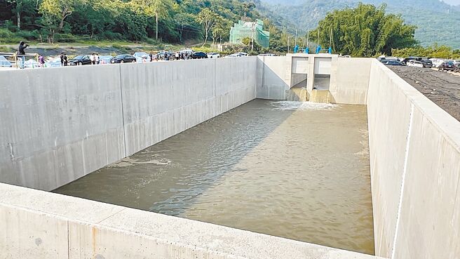 曾文南化联通管串联曾文、乌山头水库系统及南化水库系统，每日供水调度水量可达80万吨。（张毓翎摄）