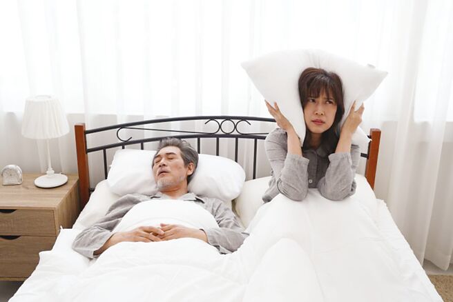 打鼾是睡眠呼吸中止症的警訊，一旦對生活造成影響，應前往睡眠門診尋求專業協助。（圖／業者提供）