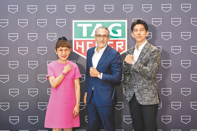 泰格豪雅板橋大遠百專賣店開幕，修杰楷（右起）、大中華區總裁Yassin Tag和遠百總經理徐雪芳出席開幕盛會。（TAG Heuer提供）