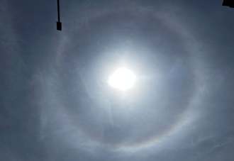 天空巨型「日暈」恐天災？氣象署解答：別用肉眼直視