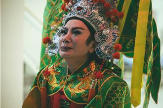 金钟视帝哭了！陈亚兰歌仔戏演一半痛失丈夫 魂不守舍惹人怜