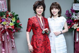 主播陳雅琳突現身白嘉莉慶賀酒會 減齡造型意外吸睛