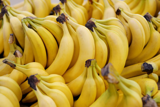 水果店开业20年只卖香蕉 老板曝惊人销量：别看我店面小