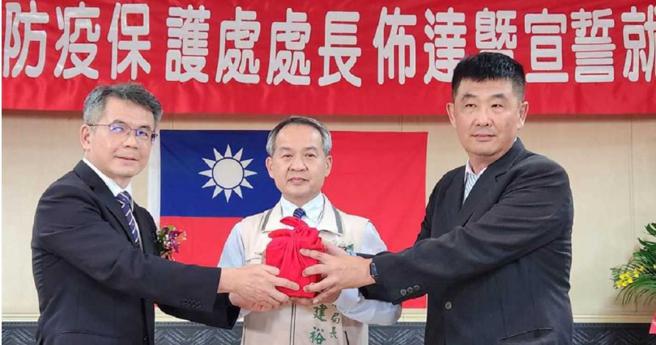 台南市動保處人員6度前往精忠街查訪，卻認為飼主未涉及虐待，僅口頭勸導，未強制要求改善或沒入貓咪。圖為動保處長周志勳上任畫面。（圖／台南市政府提供）