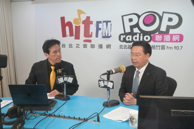 外交部長吳釗燮（右）接受專訪。（​​​​​​​​​​​​​​​​​​​​ POPradio提供）