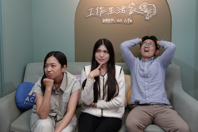 信义地政士联合事务所刘蕙瑛代书(中)，解密报税难题，协助消费者厘清税务问题，轻松节税省荷包。(图/信义房屋 提供)