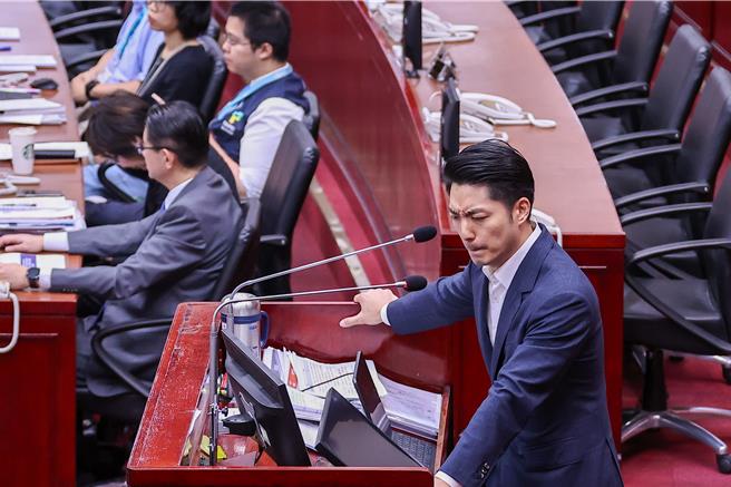 针对台智光拒绝解除子约，并表示要向北市府收取利息，台北市长蒋万安（图）也回应，捍卫市民权益立场非常坚定决不动摇，绝不接受台智光说法。（罗永铭摄）