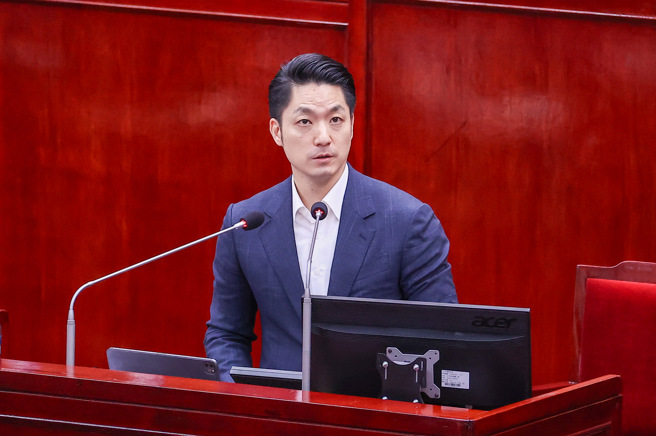 台北市长蒋万安10日赴台北市议会专题报告并备询。（罗永铭摄）