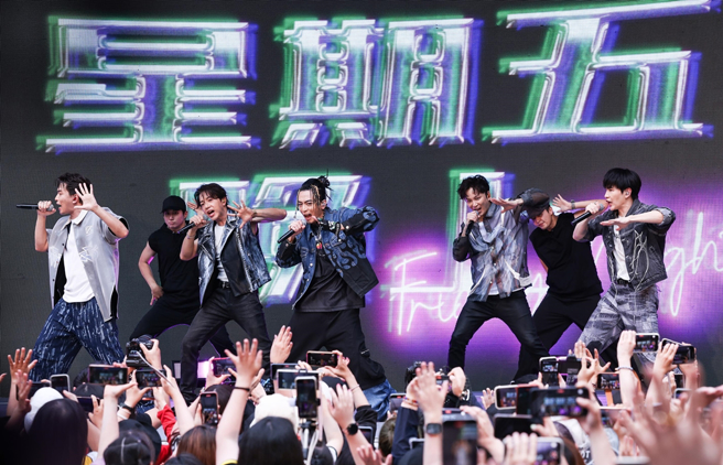 Energy日前睽違22年合體舉辦唯一限定簽唱會，吸引大批死忠粉絲到場，引起不少話題。（圖／中時資料照）