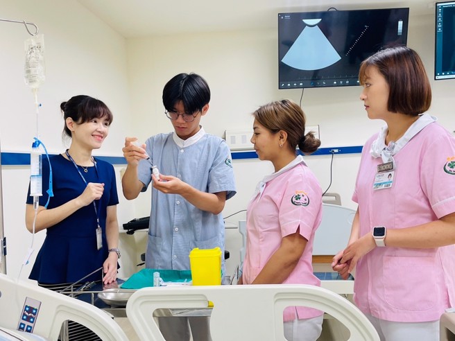 義守大學為全臺少數擁有醫學院的綜合型大學，同時又有集團完整醫療體系，教學資源深。（照片/義守大學提供）