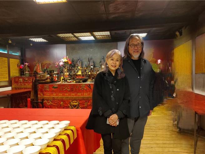 賴聲川（右）與丁乃竺夫婦也現身道場。（圖／姜太公道場提供）