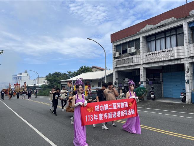 台中东势三仙师徒步环台第25站到台东县成功镇。（蔡旻妤摄）　