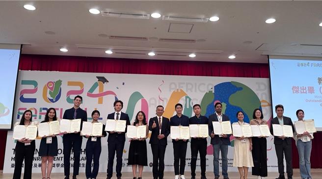 「112學年台灣獎學金及華語文獎學金畢(結)業生歡送會」於今日舉行，共計有來自74個國家、超過800名受獎生完成學業。（教育部提供）