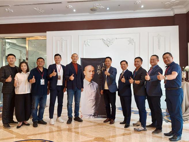 國際名廚江振誠受台中市建築經營協會邀請，以「工作美學」為主題擔任「大師講座」主講人。（林欣儀攝）