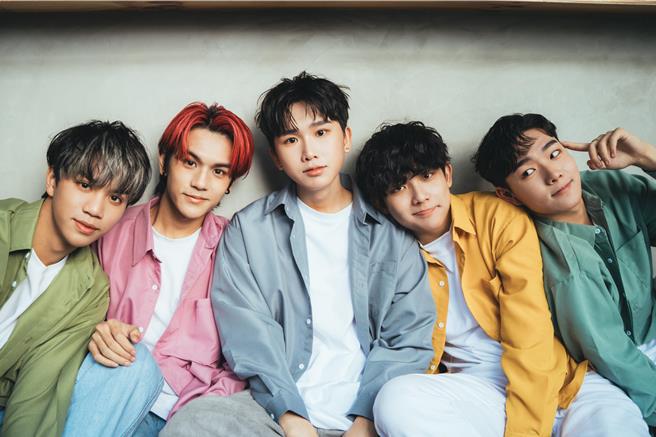 源少年推出試香香水組。（種子音樂提供／資料照）