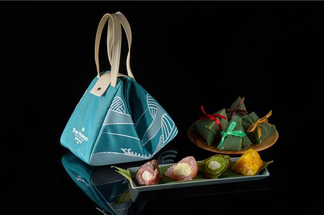 购买台北福华「端午丰馔‧隆粽飨宴」任一粽子礼盒即赠保冷袋1只。 (台北福华大饭店提供)