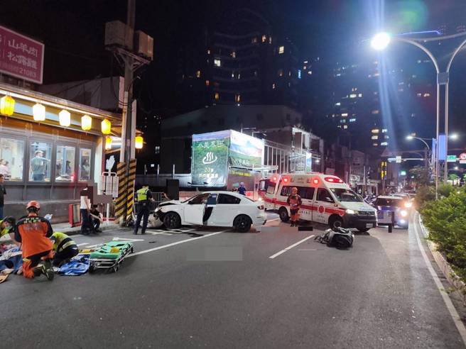 新北市淡水區中正東路一段發生一起嚴重車禍。（翻攝畫面）