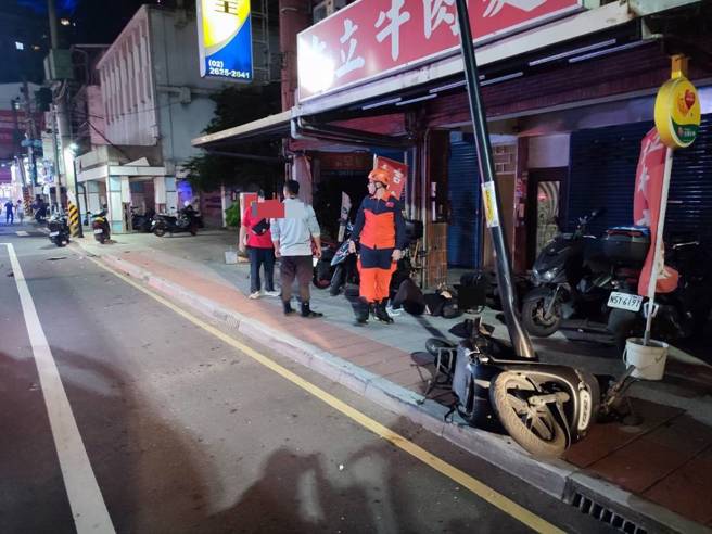 新北市淡水區中正東路一段發生一起嚴重車禍。（翻攝畫面）