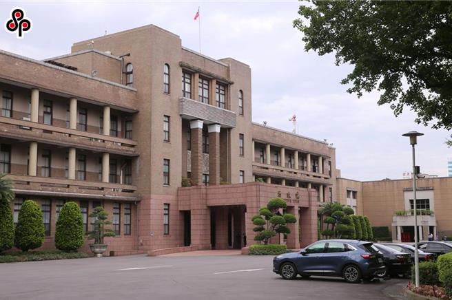 行政院前院长赖清德曾喊出「派遣归零」，但各部会人力依旧不足，因此纷纷採取如派驻承揽等方式因应。（报系资料照）