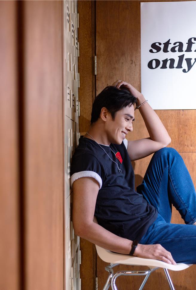 庄凯勛拍照很有时尚感。（图／罗永铭摄）