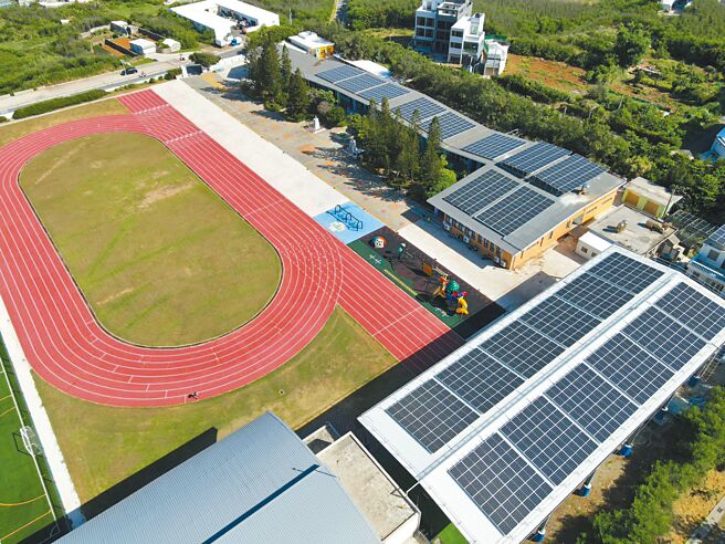 图为澎湖2021年标案－中山国小完工照。图／鑫盈能源提供