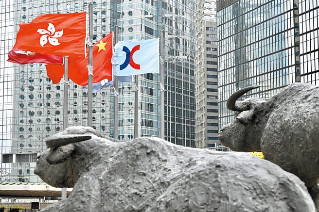 港媒報導，美智庫建議華府重新檢視對香港政策，認為一味懲罰，只會反效果。圖為香港交易廣場。（中新社）