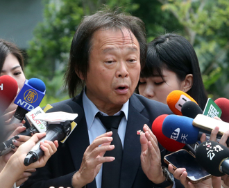 影》王世堅酸柯P「帝王心態」踢到鐵板！預言私會財團下場