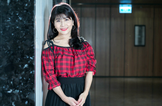 55歲陳艾湄嗨喊當阿嬤 帥兒婚紗照曝光網震驚