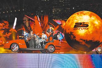 五月天香江吸14万人 周星驰喊「我感动了」