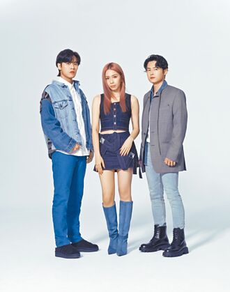 宋芸桦出嫁狂哭 动力火车叫好