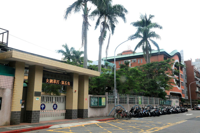 台北市「東南西北中」已倒2校，中興高中爆財務問題，2017年9月被台北市教育局勒令停招、2019年停辦。（翻攝Google Maps）