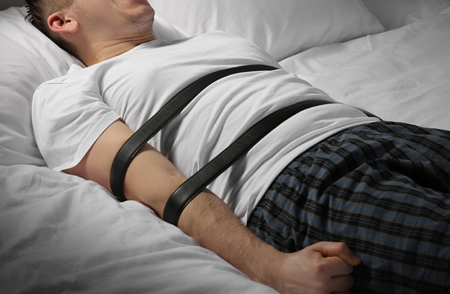 男子几乎天天都遭到妻子綑绑凌虐，不得已只好偷装监视器自救。(图:shutterstock/达志)