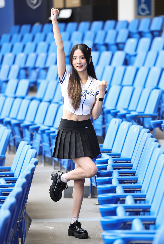 洁洁外表亮丽，应援画面一曝光就引起讨论。（陈俊吉摄）