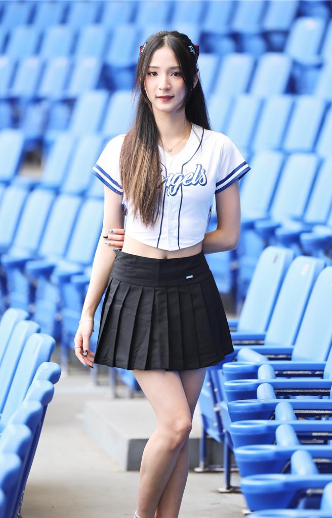 洁洁身材高挑。（陈俊吉摄）