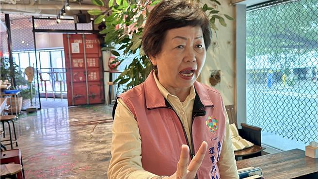 台东县观光协会理事长李数奼不满震后台东补助旅游2亿元，与花莲补助差距大。（王志伟摄）