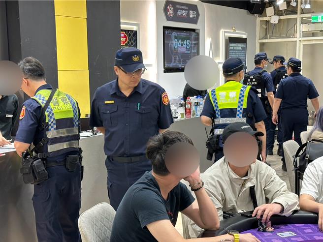 龟山警分局查获持有安非他命二级毒品1件1人、越南籍逃逸移工1人、酒后驾车2件2人、取缔超速8件等。（龟山警分局提供）