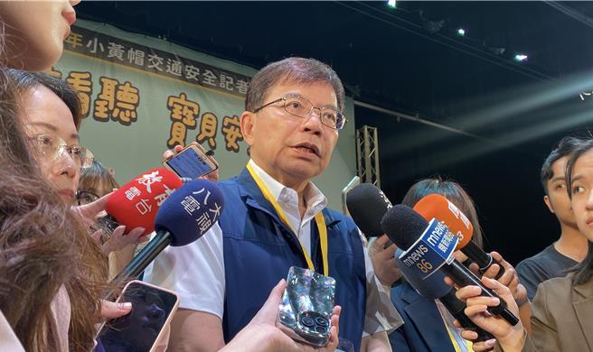 针对花东交通条例提案，交通部长王国材11日表示，应经过客观评估程序。（蔡明亘摄）