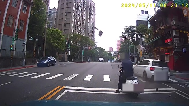 今（11日）上午6时22分许，台北市文山区发生一起死亡车祸。（翻摄画面）