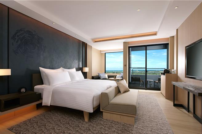 「纯电．星旅程」自驾游一泊二食住房专案，可入住望岳阁房，享受晚餐及翌日自助式早餐。（寒舍餐旅提供）