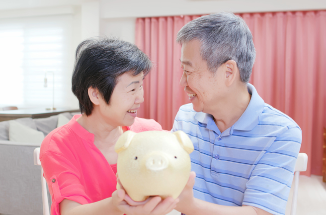 农历2月、5月及11月出生的人前半生虽辛苦，但晚年将迎来好日子，老了衣食无虞。（示意图：shutterstock／达志）