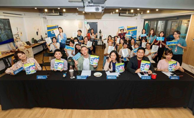 第3届白兰妈妈梦想勇敢GO计画成功，梦想团队与评审大合照。（联合利华提供／古明弘台北传真）