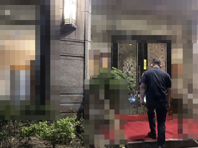 今（11日）晚间17时许，新北市三重区进安街惊传命案。（图／刘咏韵摄）