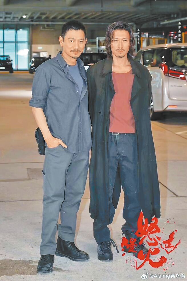 劉德華（左）、謝霆鋒暌違12年再度合拍電影《怒火漫延》。（摘自官方微博）