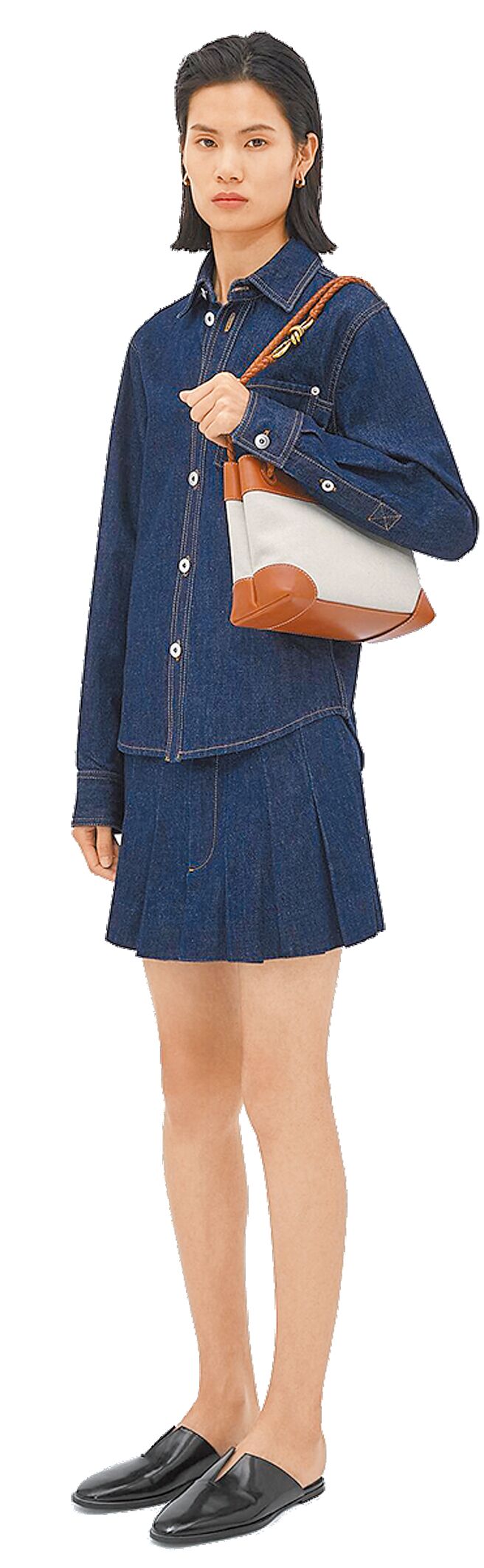 Bottega Veneta ANDIAMO皮革帆布手提肩背包，价格店洽。（Bottega Veneta提供）