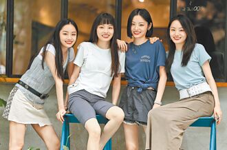 红飞林乐团四胞胎 遵母训互照应