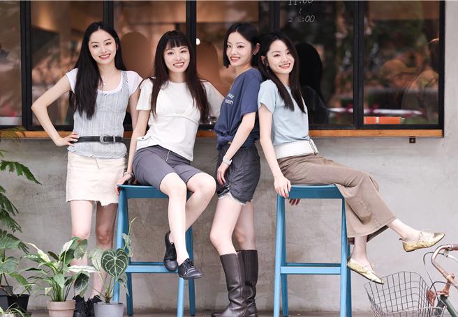 「红飞林乐团」二姊婉清（左起）、小妹婉洁、大姊婉冰、三姊婉玉，日前来台宣传专辑《心神未定》。（陈俊吉摄）