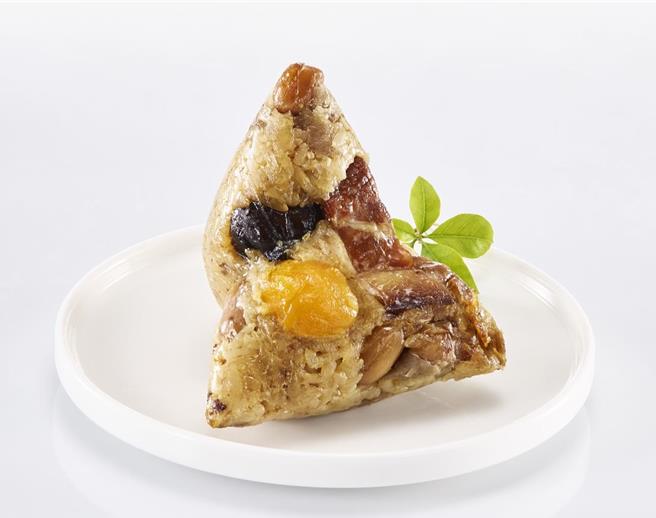 全家FamiPort預購「雙月食品社 阿嬤傳統古早味肉粽」，6顆389元。（全家提供／朱世凱台北傳真）