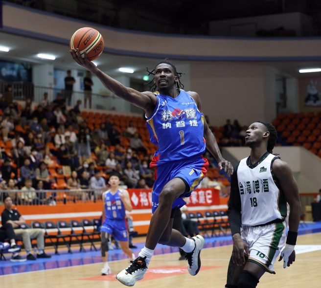 布兰登12日拿下22分、19篮板。(中华篮协提供)