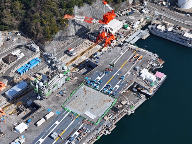 名为「这是我小号4@Xiao_Hao_4 」的用户将美国「雷根」号（USS Ronald Reagan，CVN76）航母空拍照和影片发布到X社群平台上。（这是我小号4@Xiao_Hao_4）