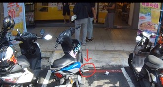 机车1设计成「瘀青制造器」 骑士气：比没立中柱还没品